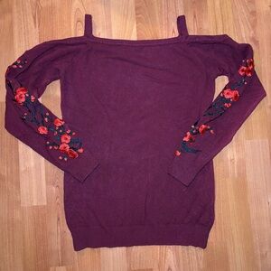 Women’s burgundy open shoulder top with floral embroidered sleeves size medium